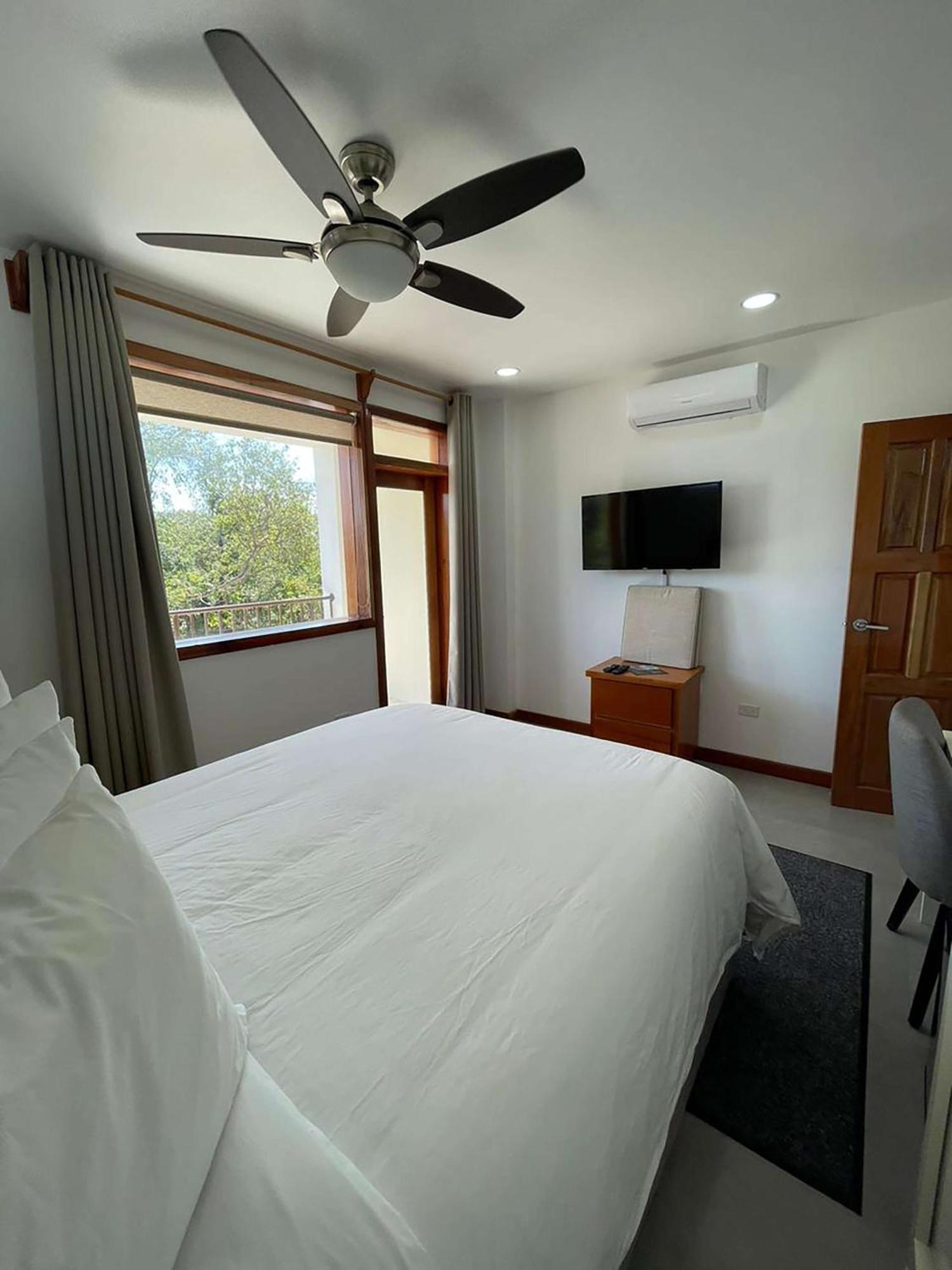 Best Western Grand Baymen Gardens San Pedro  Esterno foto